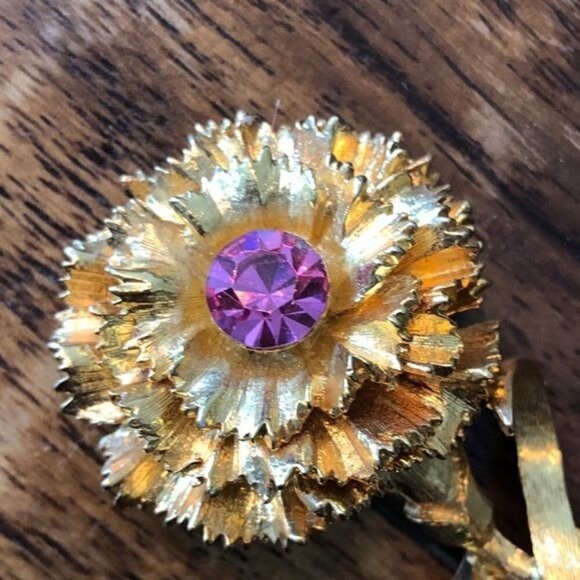 Vintage Gold Carnation Brooch  Pink Jewel - Picture 2 of 7